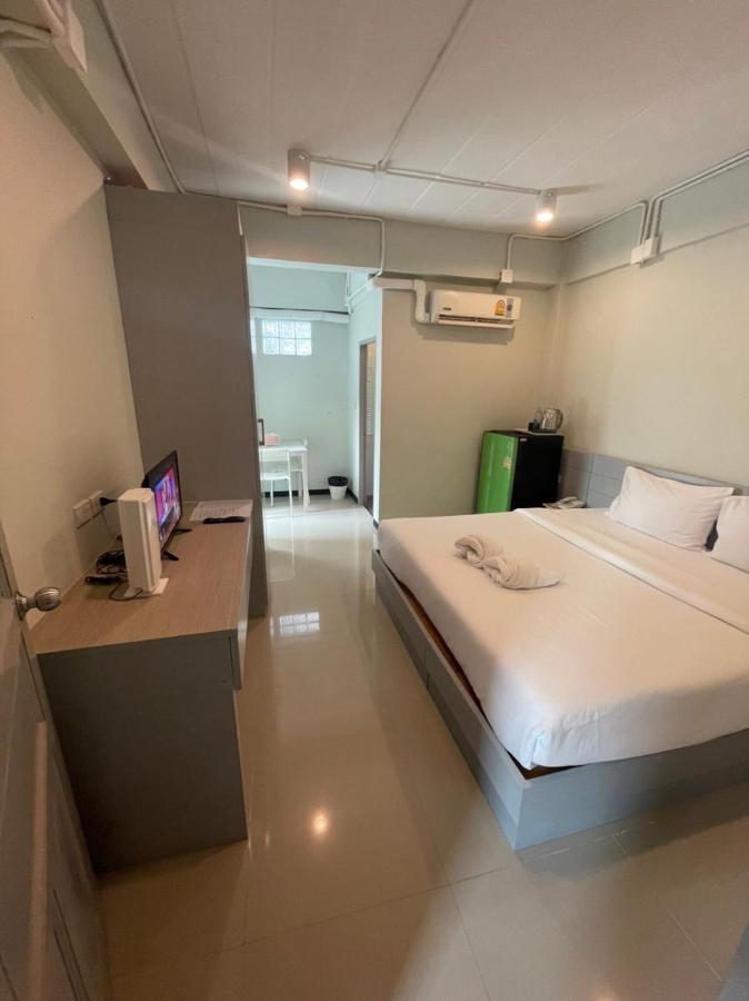Apartment White *