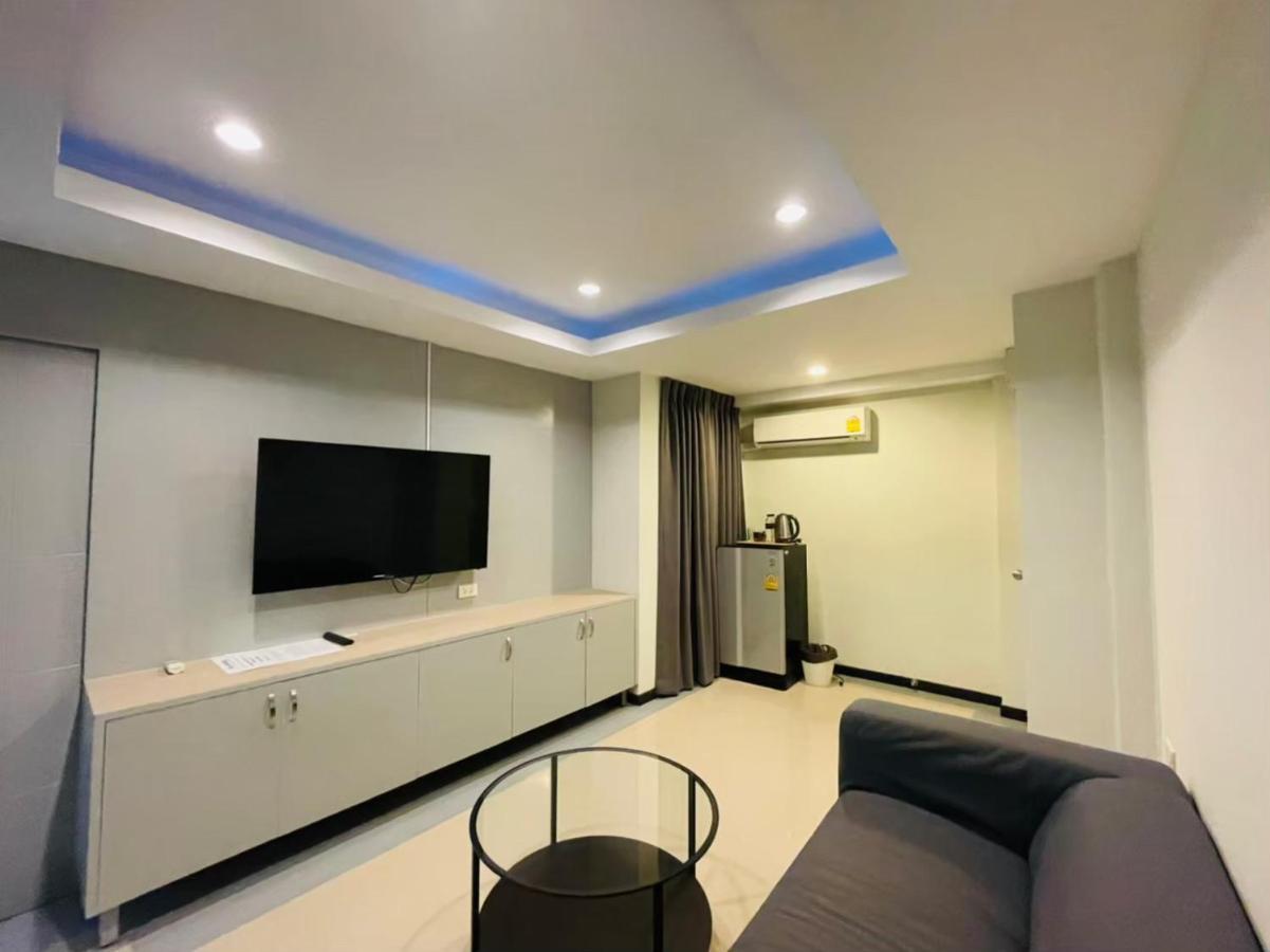 Apartment White *